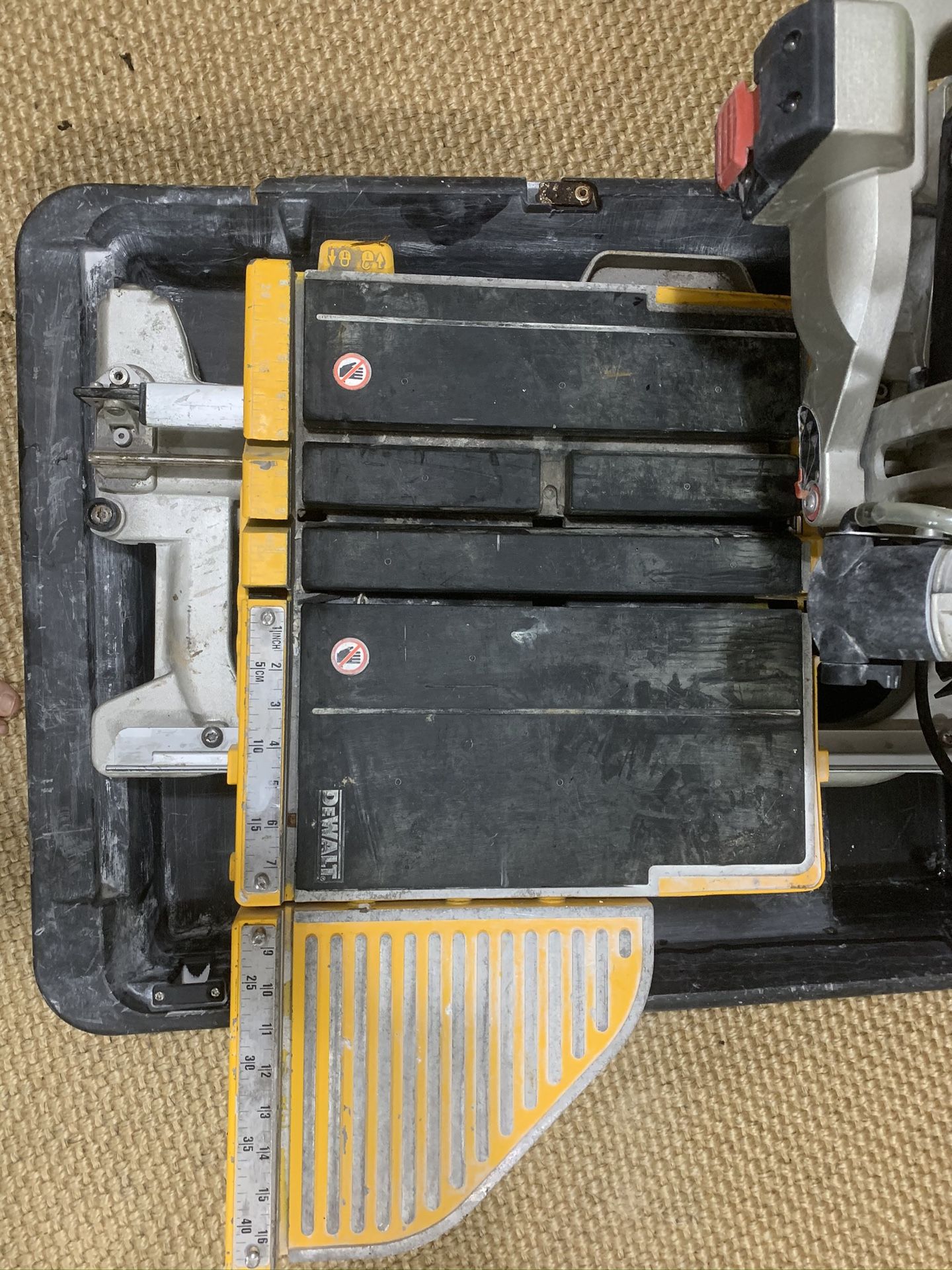 DEWALT Wet tile saw D24000