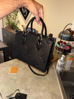 LV ON THE GO PM Black womens bag