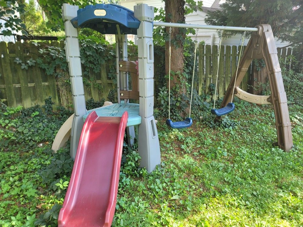 Little Tykes Step 2 Outdoor Swing Set And Clubhouse