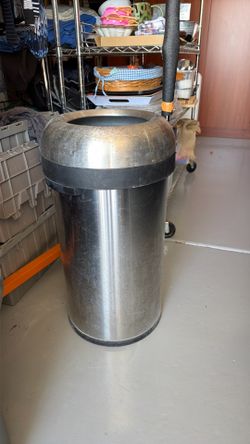 Industrial garbage can/electrical outlet