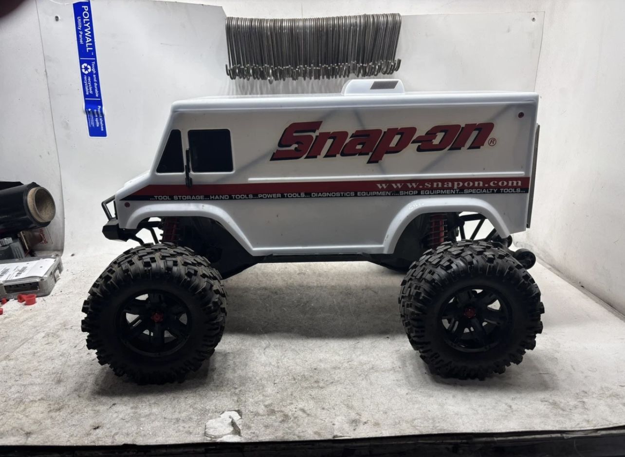 Traxxas Xmaxx 8s Snapped On Truck