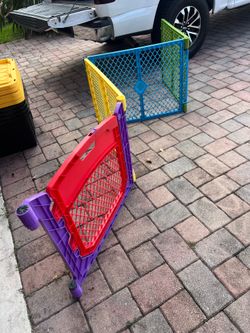 Plastic foldable gate