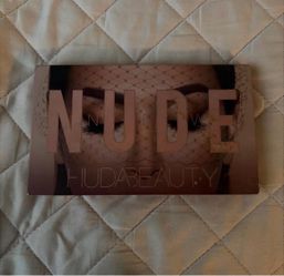 HudaBeauty Nude pallete