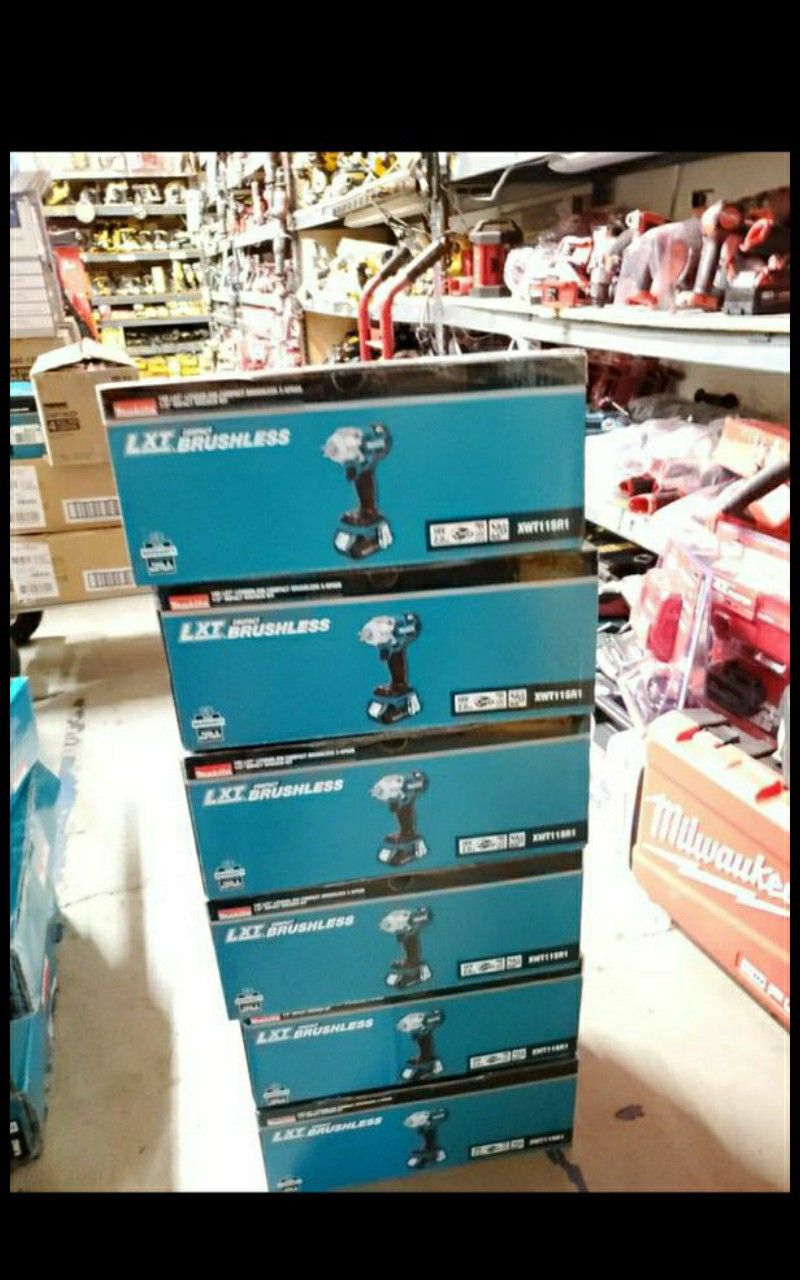 MAKITA 18V CORDLESS BRUSHLESS VARIABLES SPEED 1/2 IMPACT WRENCH KIT BATTERY AND CHARGER BRAND NEW