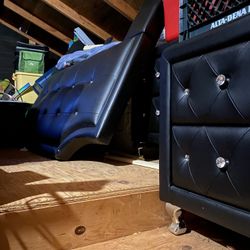 Full Bed Set, Bed Post And Two Night Stands Mattress Not Used Much No Stains And Have Sheet set 