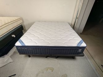 King Mattress, Dreamcloud Premier Hybrid - Like New