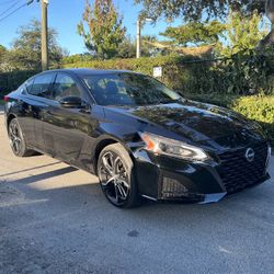2023 Nissan Altima Sr 