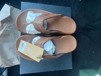 OluKai Leather Flip Flops Size 9