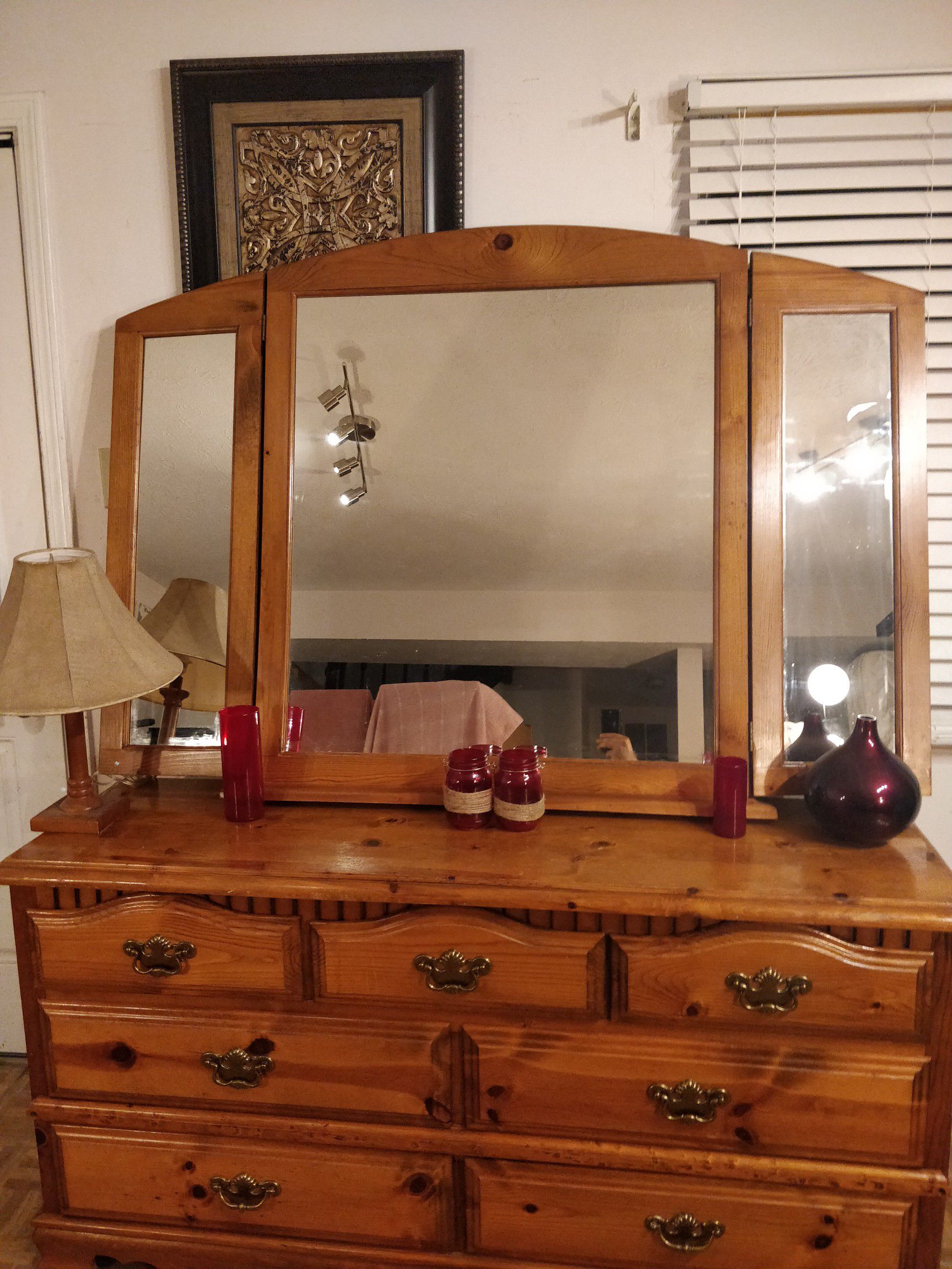 Soldi wood dresser with 7 drawers and big mirror, pet free smoke free. L60"*W17.5"*H30.5"