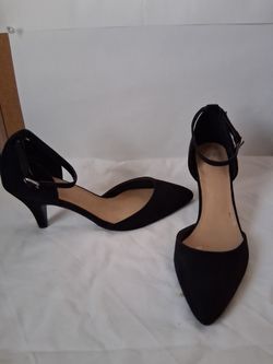 White Mountain Black Suede Shoe
