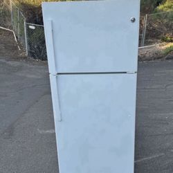 Full Size Household Refrigerator Fridge Freezer GE