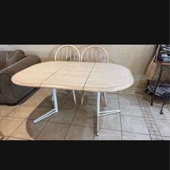 Table ( 4 chairs for free)