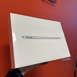 Apple 13” MacBook Air M1 Chip 8GB Ram 256SSD! New!
