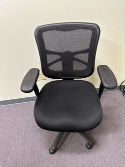 Black Mesh Back Office Chair with Armrests
