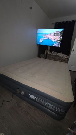 Ozark Trail Queen Airbed 16 Inch Inflatable Air Mattress Built-in Electric Pump