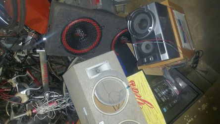 Stereo equipment speakers