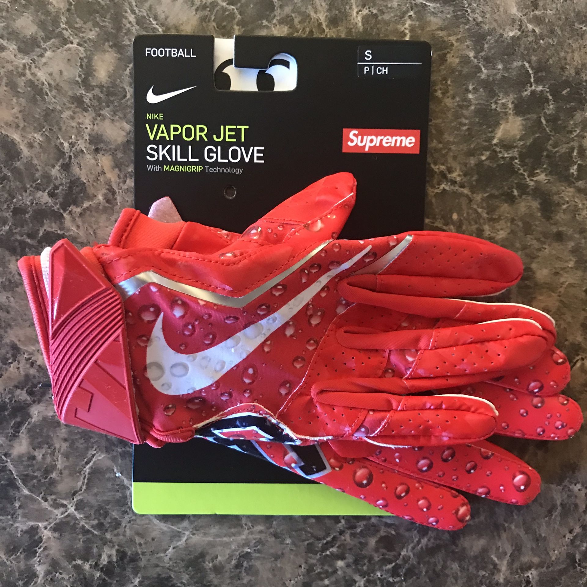 Nike & Supreme Football Gloves for Sale in San Bernardino, CA - OfferUp
