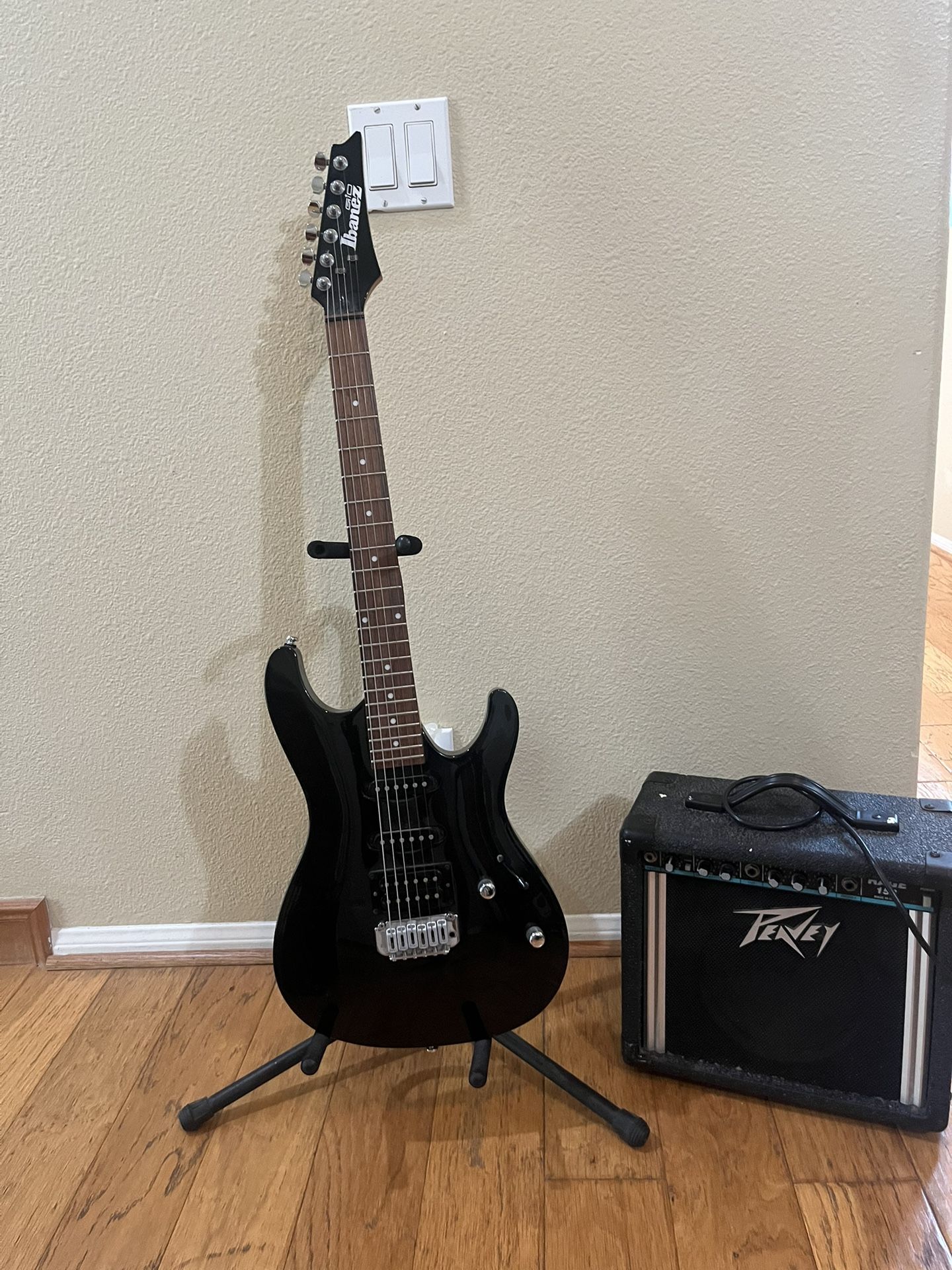 Ibanez Gio (Brand New) W/ Peavey Rage158 Vintage Guitar Amp