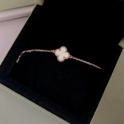 Van Cleef & Arpels Sweet Vintage Alhambra Mother of Pearl Size Medium