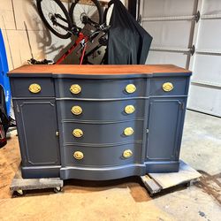 Sideboard/dresser
