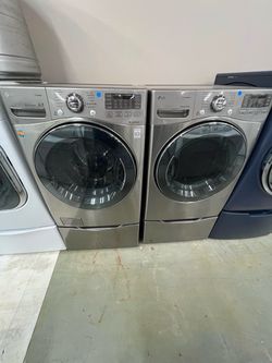 Very nice LG washer and dryer set✅ Delivery and installation available✅ Warranty included ✅
