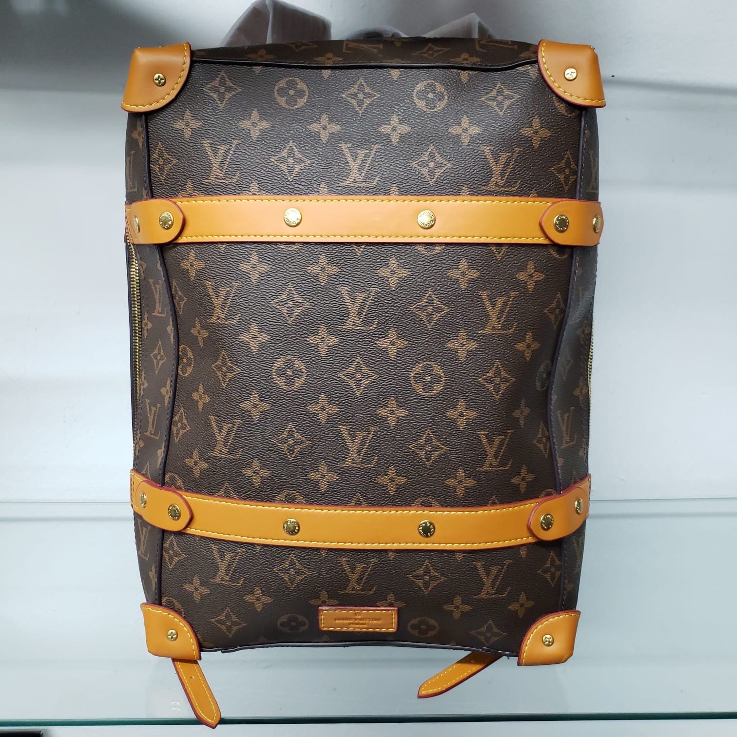 Louis Vuitton Men 3 Level Bag for Sale in Bexley, OH - OfferUp