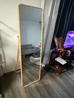 Standing mirror