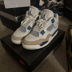Jordan 4 Military Blue Size 9.5 