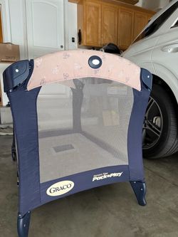 Graco Pack ’n Play Portable Playard with Bassinet & Changing Table – Navy/Tan