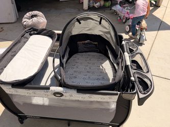 Graco pack’n play and travel bassinet
