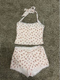 Light pink set with flowers