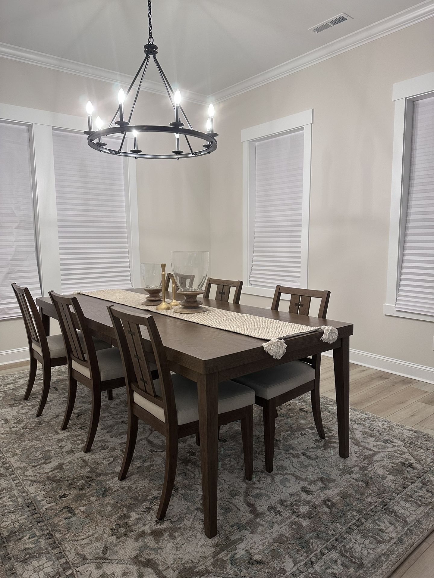 Almost Brandnew Haverty 6 Seater Table