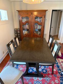 Dining Room Table & 6 Chairs