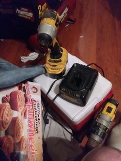 DEWALT 18VOLT IMPACT BIT DRIVER WORKS GREAT