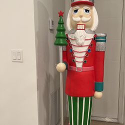 6FT  Holiday NUTCRACKER 