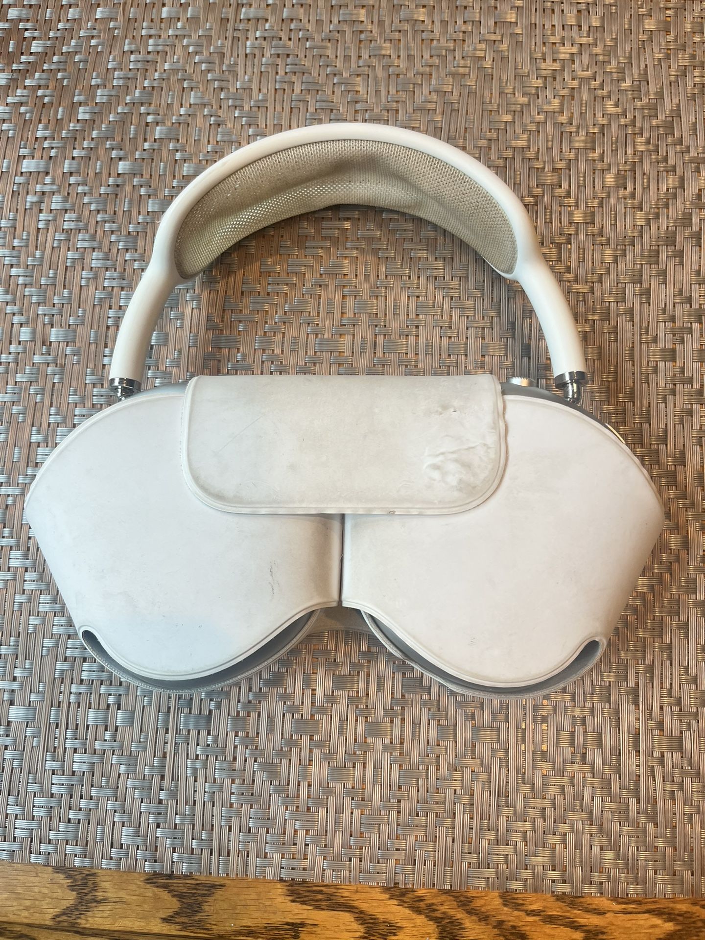 Apple AirPods Max – Space Gray (Model A2069) – $225