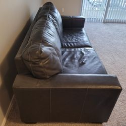 Couch - Like New, Smoke-Free & Pet-Free