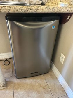 Mini fridge/freezer combo