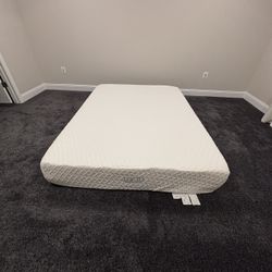 Free Lucid Queen mattress
