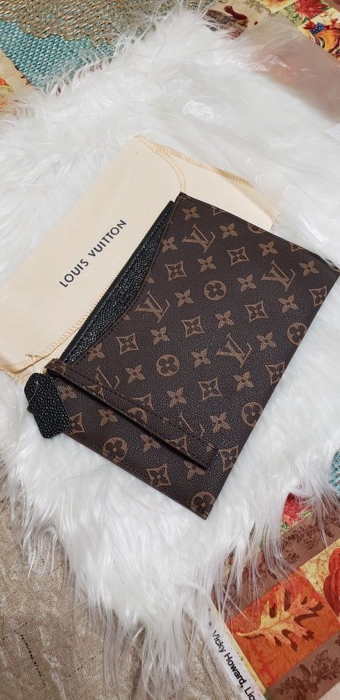 Lv Daily Pouch