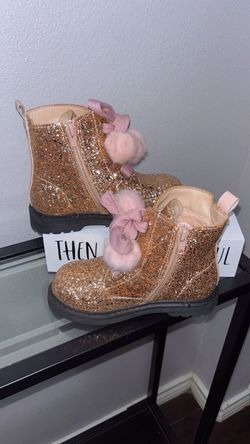 Girls boots