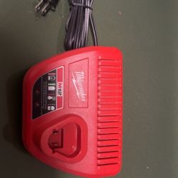 milwaukee m12 battery charger