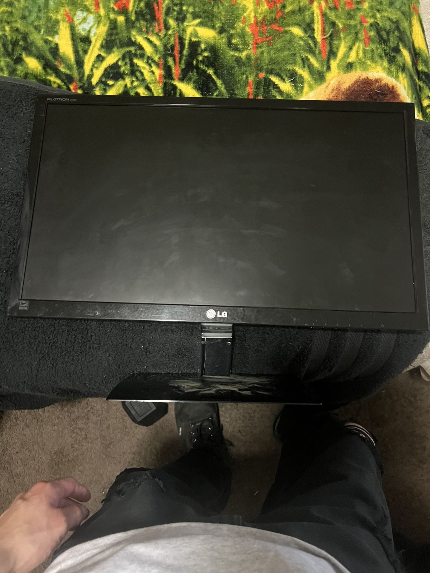 2 LG Monitors