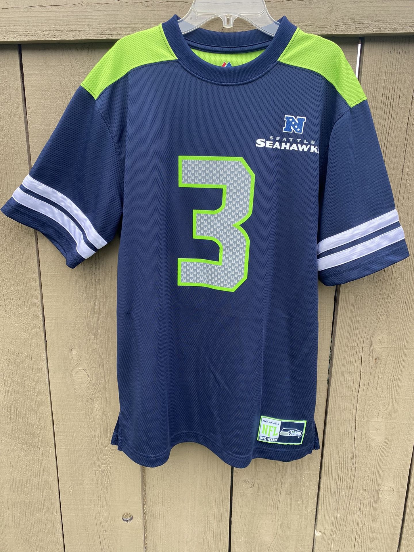 RUSSELL WILSON #3 SEATTLE SEAHAWKS Majestic Mens NFL Jersey Shirt Size  Medium for Sale in San Diego, CA - OfferUp