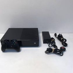 Xbox One With Controller GTA 5 And Red Dead Redemption 