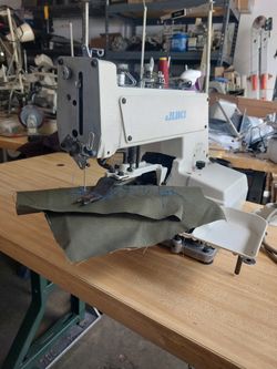 Juki Button Sewer Industrial Sewing Machine
