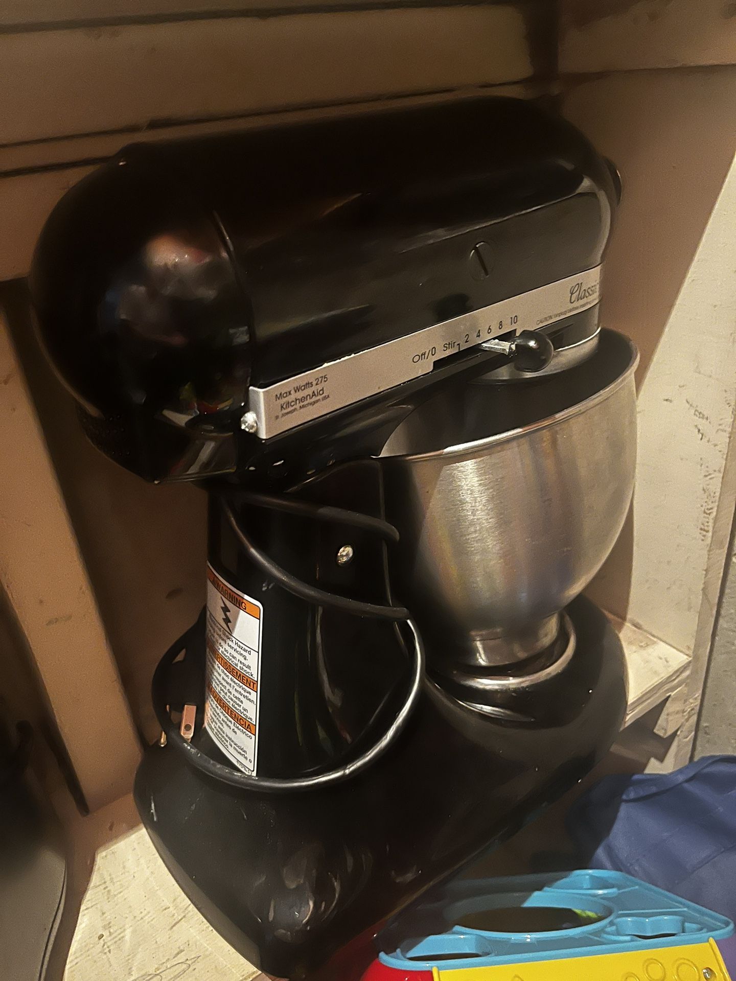 Kitchen electric stand mixer with dough hook, whip and beater attachments