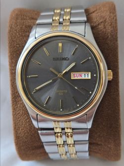 vintage Seiko Sports 50 (Ref. 7N43-9A00) quartz watch in exceptionally pristine condition.