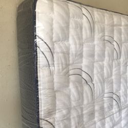 Queen Euro Plush Mattress And Box Spring