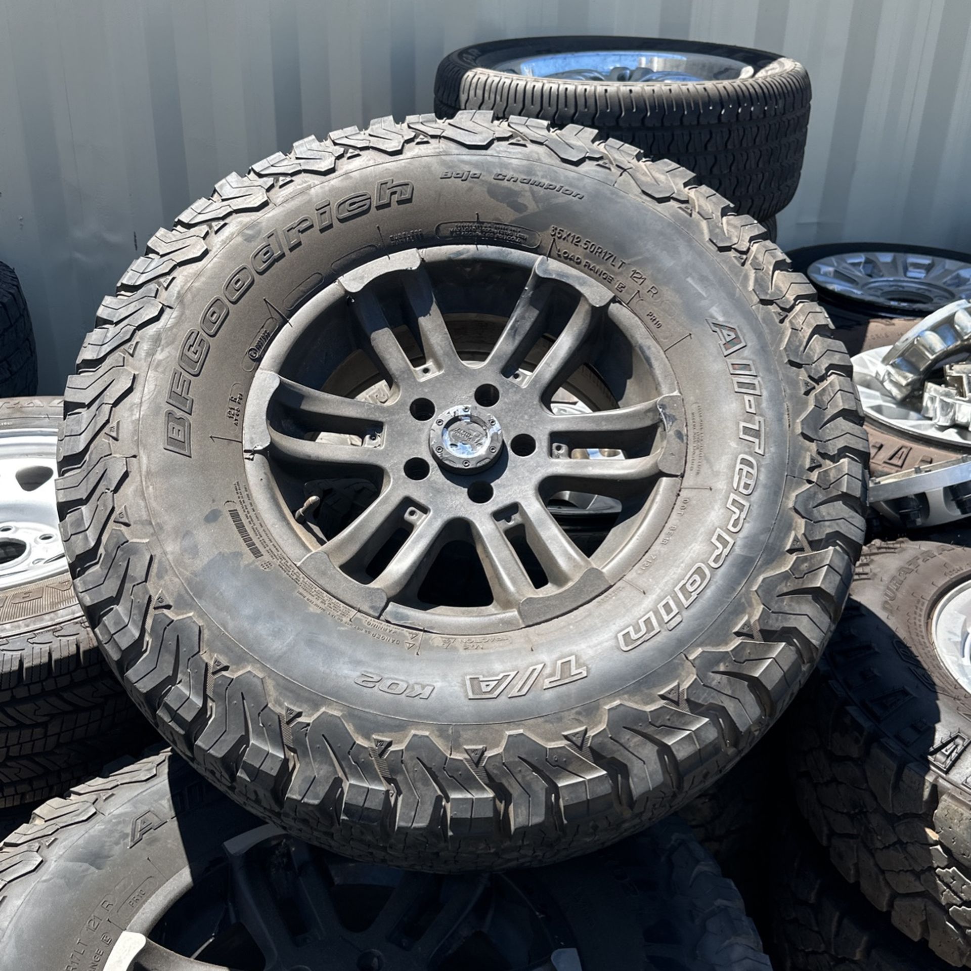 17 Inch Pro Comp Jeep Wheels for Sale in Tempe, AZ - OfferUp